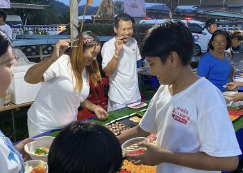 คึกคัก นักท่องเที่ยว และ ประชาชน กว่า 1,000 คนแห่ ร่วม “กินเจ อิ่มบุญ” 17 คึกคัก นักท่องเที่ยว และ ประชาชน กว่า 1,000 คนแห่ ร่วม “กินเจ อิ่มบุญ”