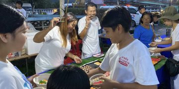 คึกคัก นักท่องเที่ยว และ ประชาชน กว่า 1,000 คนแห่ ร่วม “กินเจ อิ่มบุญ” 32 คึกคัก นักท่องเที่ยว และ ประชาชน กว่า 1,000 คนแห่ ร่วม “กินเจ อิ่มบุญ”