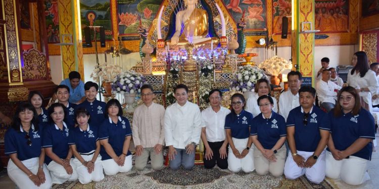 อธิบดีกรมการขนส่งทางบก นำคณะข้าราชการและพุทธศาสนิกชนร่วมทอดกฐินสามัคคี ณ วัดดอนตัน จังหวัดน่าน 12 อธิบดีกรมการขนส่งทางบก นำคณะข้าราชการและพุทธศาสนิกชนร่วมทอดกฐินสามัคคี ณ วัดดอนตัน จังหวัดน่าน