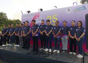 "ทศพล" นำพสกนิกร ยืนถวายความอาลัยพระพันปีหลวง ก่อน เดิน - วิ่ง เพื่อสุขภาพ "ส.ว.ก๊อง"สั่งงดคอนเสริ์ต แจกคูปอง 3พับใบ แลกซื้อร้านค้า 200 ราย 15 “ทศพล” นำพสกนิกร ยืนถวายความอาลัยพระพันปีหลวง ก่อน เดิน – วิ่ง เพื่อสุขภาพ “ส.ว.ก๊อง”สั่งงดคอนเสริ์ต แจกคูปอง 3พับใบ แลกซื้อร้านค้า 200 ราย