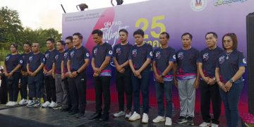 "ทศพล" นำพสกนิกร ยืนถวายความอาลัยพระพันปีหลวง ก่อน เดิน - วิ่ง เพื่อสุขภาพ "ส.ว.ก๊อง"สั่งงดคอนเสริ์ต แจกคูปอง 3พับใบ แลกซื้อร้านค้า 200 ราย 30 “ทศพล” นำพสกนิกร ยืนถวายความอาลัยพระพันปีหลวง ก่อน เดิน – วิ่ง เพื่อสุขภาพ “ส.ว.ก๊อง”สั่งงดคอนเสริ์ต แจกคูปอง 3พับใบ แลกซื้อร้านค้า 200 ราย