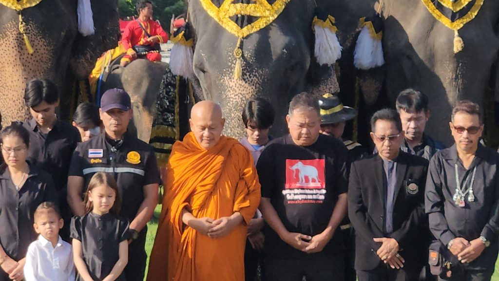 พสกนิกรและช้างอยุธยาน้อมรำลึกในพระมหากรุณาธิคุณ สมเด็จพระนางเจ้าสิริกิติ์ พระบรมราชชนนีพันปีหลวง ภายหลังเสด็จสวรรคต 13 Talknews Online