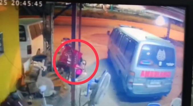 ปราจีนบุรี 18ล้อทำเฟืองหลุดหวิดตัดคอขาดกู้ภัยสาว 12 ปราจีนบุรี 18ล้อทำเฟืองหลุดหวิดตัดคอขาดกู้ภัยสาว