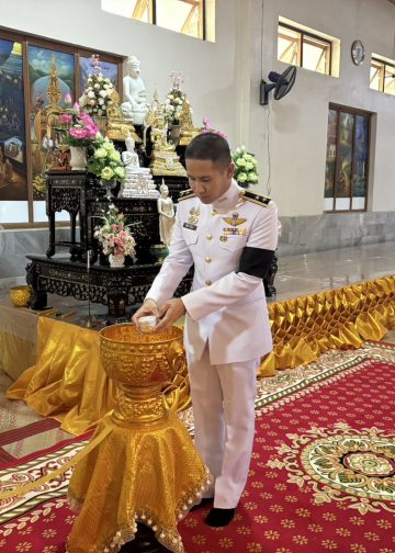 กาญจนบุรี – นายอำเภอสังขละบุรี ข้าราชการ ประชาชนทั่วไปร่วมงาน สรงน้ำพระบรมศพเบื้องหน้าพระบรมฉาลาลักษณ์สมเด็จพระนางเจ้าสิริกิติพระบรมราชินีนาถ พระบรมราชชนนีพันปีหลวง