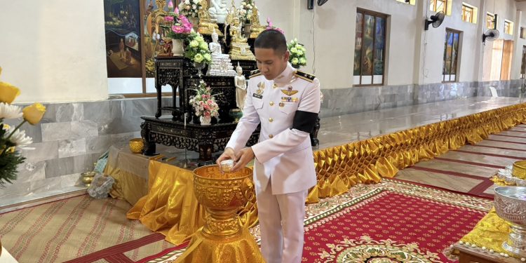 กาญจนบุรี - นายอำเภอสังขละบุรี ข้าราชการ ประชาชนทั่วไปร่วมงาน สรงน้ำพระบรมศพเบื้องหน้าพระบรมฉาลาลักษณ์สมเด็จพระนางเจ้าสิริกิติพระบรมราชินีนาถ พระบรมราชชนนีพันปีหลวง 12 กาญจนบุรี – นายอำเภอสังขละบุรี ข้าราชการ ประชาชนทั่วไปร่วมงาน สรงน้ำพระบรมศพเบื้องหน้าพระบรมฉาลาลักษณ์สมเด็จพระนางเจ้าสิริกิติพระบรมราชินีนาถ พระบรมราชชนนีพันปีหลวง