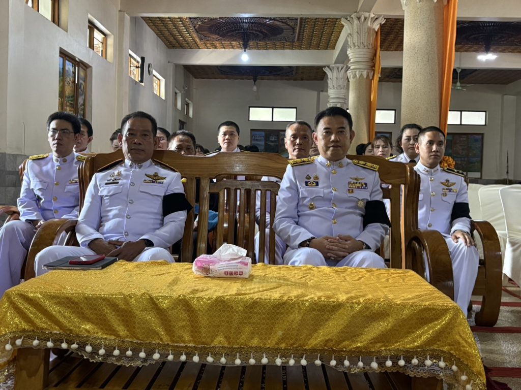 กาญจนบุรี - นายอำเภอสังขละบุรี ข้าราชการ ประชาชนทั่วไปร่วมงาน สรงน้ำพระบรมศพเบื้องหน้าพระบรมฉาลาลักษณ์สมเด็จพระนางเจ้าสิริกิติพระบรมราชินีนาถ พระบรมราชชนนีพันปีหลวง 13 Talknews Online