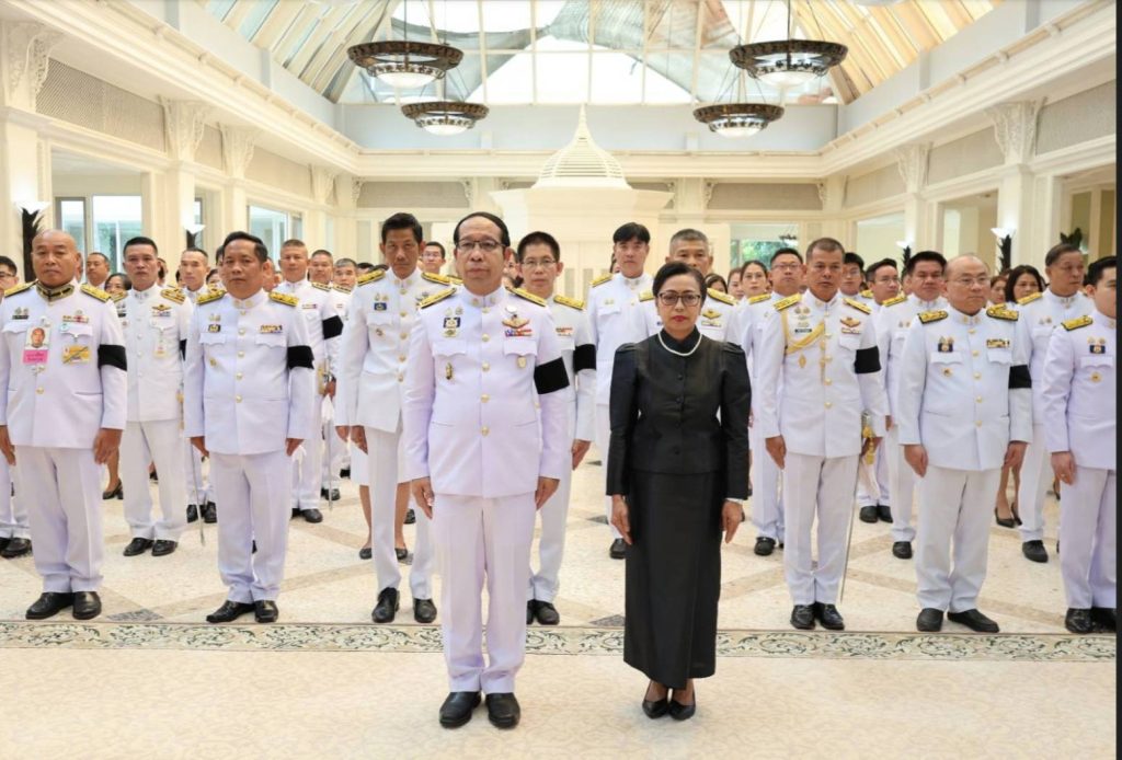 สกลนคร พระตำหนักภูพานราชนิเวศน์ เปิดให้พสกนิกร ถวายน้ำสรงพระบรมศพ ลงนามถวายความอาลัย แด่สมเด็จพระพันปีหลวง 13 Talknews Online