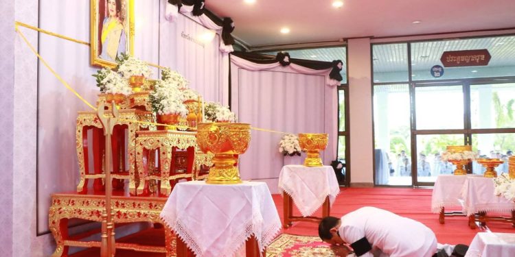 อำนาจเจริญ พสกนิกรจังหวัดอำนาจเจริญ ร่วมถวายน้ำสรงพระบรมศพ สมเด็จพระนางเจ้าสิริกิติ์ พระบรมราชินีนาถ พระบรมราชชนนีพันปีหลวง เพื่อแสดงความอาลัยด้วยหัวใจภักดี 12 อำนาจเจริญ พสกนิกรจังหวัดอำนาจเจริญ ร่วมถวายน้ำสรงพระบรมศพ สมเด็จพระนางเจ้าสิริกิติ์ พระบรมราชินีนาถ พระบรมราชชนนีพันปีหลวง เพื่อแสดงความอาลัยด้วยหัวใจภักดี