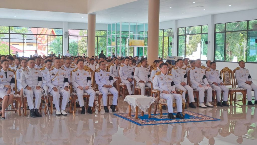 ผู้ว่าฯพังงา พร้อมข้าราชการ และพสกนิกรทุกหมู่เหล่า ร่วมพิธีถวายน้ำสรงพระบรมศพ เบื้องหน้าพระฉายาลักษณ์ สมเด็จพระนางเจ้าสิริกิติ์ พระบรมราชินีนาถ พระบรมราชชนนีพันปีหลวง “พระผู้เสด็จสู่สวรรคาลัย” 13 Talknews Online
