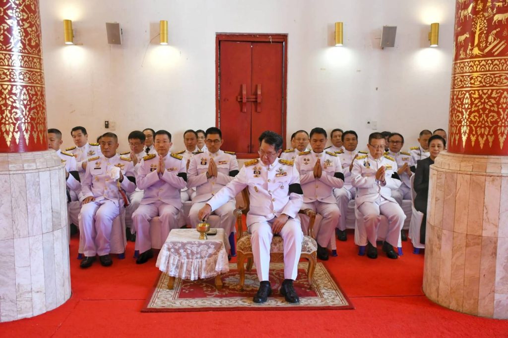 ผู้ว่าแพร่ พร้อมพสกนิกรชาวแพร่ ร่วมพิธีถวายน้ำสรงพระบรมศพ เบื้องหน้าพระฉายาลักษณ์สมเด็จพระนางเจ้าสิริกิติ์พระบรมราชินีนาถพระบรมราชชนนีพันปีหลวงและลงนามแสดงความไว้อาลัย 13 Talknews Online