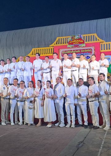 พังงา–คนแห่ร่วมงานอิ่มบุญ9บาทกลางตลาดเมืองพังงา จ่าย9บาทกินอาหารเจฟรีได้กว่า130ซุ้ม