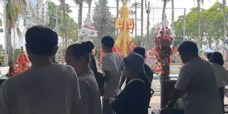 ปทุมธานี สายมูแก้บนท้าวเวสฯลูกชายได้ 4 ทุกวิชาตนได้โชคกว่า 20 งวด ไอ้ไข่ให้โชคมาแล้วไม่ต่ำกว่า 10 งวด