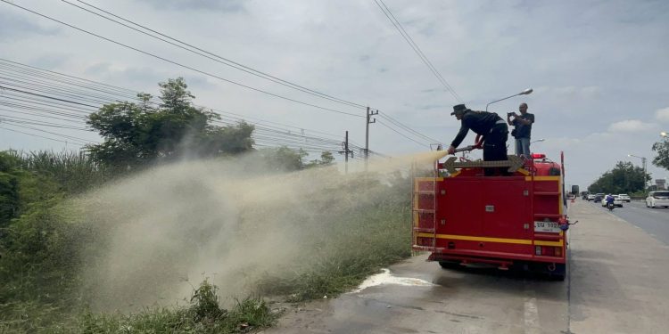 ปทุมธานี ชาวบ้านสุดทนถ่ายคลิปรถดูดส้วมแอบทิ้งเจอ11ครั้งเหม็นคลุ้ง 12 ปทุมธานี ชาวบ้านสุดทนถ่ายคลิปรถดูดส้วมแอบทิ้งเจอ11ครั้งเหม็นคลุ้ง