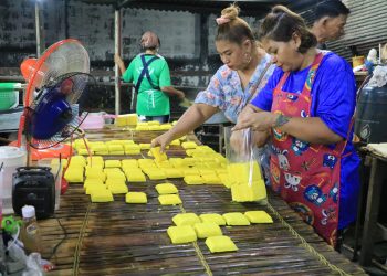 พังงา –หรอยแรง เต้าหู้พังงา “น้องปลา เต้ากั้ว” สูตรโบราณขายดีรับเทศกาลกินเจ ทำต่อเนื่อง 24 ชั่วโมง วันละกว่า 2,000 ลูก