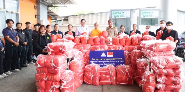 วัดพระธรรมกาย มูลนิธิธรรมกาย เครือข่าย “บวร” อ.คลองหลวง ร่วม อบจ.ปทุมธานี มอบถุงยังชีพ ช่วยเหลือผู้ประสบอุทกภัยและครัวเรือนเปราะบางในจังหวัดปทุมธานี 12 วัดพระธรรมกาย มูลนิธิธรรมกาย เครือข่าย “บวร” อ.คลองหลวง ร่วม อบจ.ปทุมธานี มอบถุงยังชีพ ช่วยเหลือผู้ประสบอุทกภัยและครัวเรือนเปราะบางในจังหวัดปทุมธานี