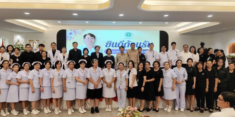 กาญจนบุรี - อบอุ่นชาวพหลฯ ให้การต้อนรับ นพ.พลภัทร ผู้อำนวยการคนใหม่ 12 กาญจนบุรี – อบอุ่นชาวพหลฯ ให้การต้อนรับ นพ.พลภัทร ผู้อำนวยการคนใหม่