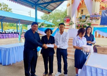 สิงห์บุรี / ผู้อำนวยการโรงเรียนวัดราษฎร์ประสิทธิ์ร่วมงานฌาปนกิจศพ พร้อมมอบคำอาลัย