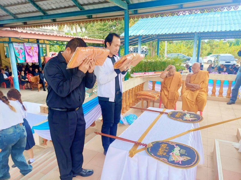 สิงห์บุรี / ผู้อำนวยการโรงเรียนวัดราษฎร์ประสิทธิ์ร่วมงานฌาปนกิจศพ พร้อมมอบคำอาลัย 13 Talknews Online