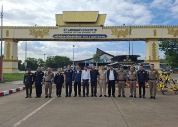 หนองคาย หลายหน่วยงานร่วมหารือแก้ปัญหาจัดระเบียบการจอดรถรับผู้โดยสาร หลังมีเหตุทะเลาะวิวาททำร้ายกันได้รับบาดเจ็บ ทำให้ภาพลักษณ์จังหวัด เสียหาย