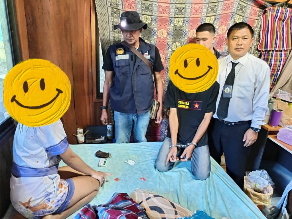 นอภ. สูงเม่น "สั่งเข้ม" ให้ปลัดอำเภอ พร้อมชุดสืบสวนฯ ปิดล้อมตรวจค้น บ้านเช่า รวบ 3 ผู้ต้องหา ของกลางยาบ้า รถเก๋ง มือถือ 7 เครื่อง 13 Talknews Online