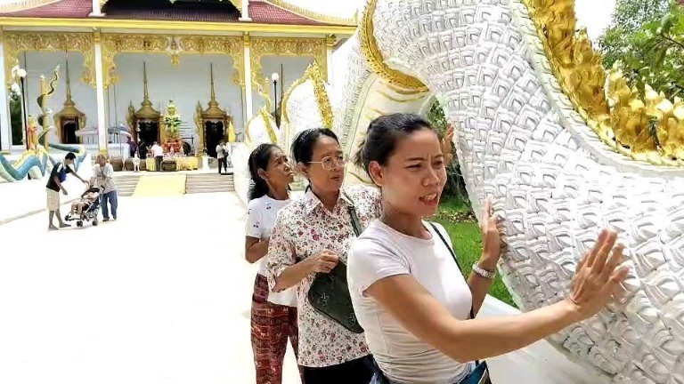 ปทุมธานี ขอพรไอ้ไข่วัดบึงบาครั้งแรกได้หลักหมื่น ยันต์หนุมานหลวงพ่อสังวาลวัดบึงบาฯ รุ่นแรกให้โชค 14 Talknews Online