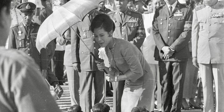 แม่ฮ่องสอน พระกลดพระราชทานอายุกว่า 60 ปีกับความทรงจำคุณป้า 12 แม่ฮ่องสอน พระกลดพระราชทานอายุกว่า 60 ปีกับความทรงจำคุณป้า