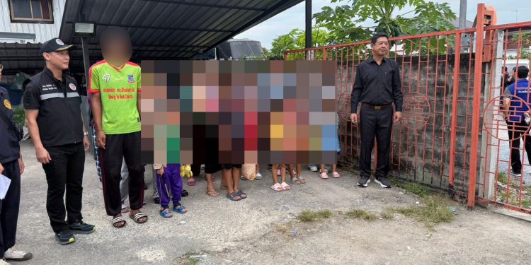 จ.นนทบุรี บูรณาการ บุกจับ ต่างด้าว เวียดนาม–ลาว กว่า 75 ราย เข้าเมืองผิดกฎหมายกลางบางใหญ่ 12 จ.นนทบุรี บูรณาการ บุกจับ ต่างด้าว เวียดนาม–ลาว กว่า 75 ราย เข้าเมืองผิดกฎหมายกลางบางใหญ่