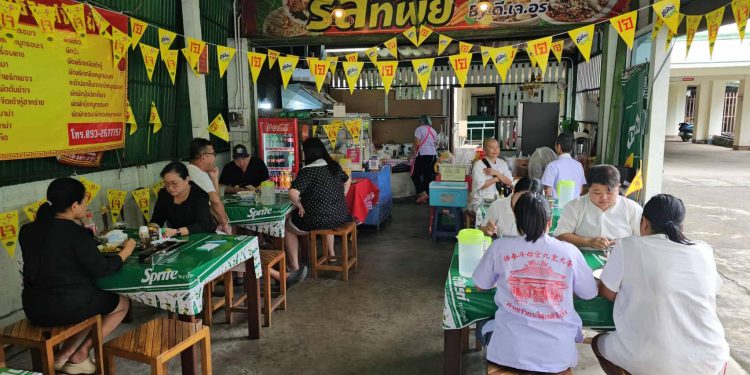 พังงา/คึกคัก ประชาชนแห่ใช้สิทธิ “คนละครึ่งพลัส” วันแรก ร้านค้าขานรับยอดขายพุ่ง