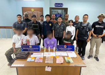 พังงา-ปกครองตะกั่วทุ่งจับพ่อค้ายาเสพติดพร้อมเงินของกลางกว่า 5 หมื่นบาท รวบวัยรุ่นมั่วสุมเสพยาอีก 3 รายในพื้นที่กระโสม 18 พังงา-ปกครองตะกั่วทุ่งจับพ่อค้ายาเสพติดพร้อมเงินของกลางกว่า 5 หมื่นบาท รวบวัยรุ่นมั่วสุมเสพยาอีก 3 รายในพื้นที่กระโสม