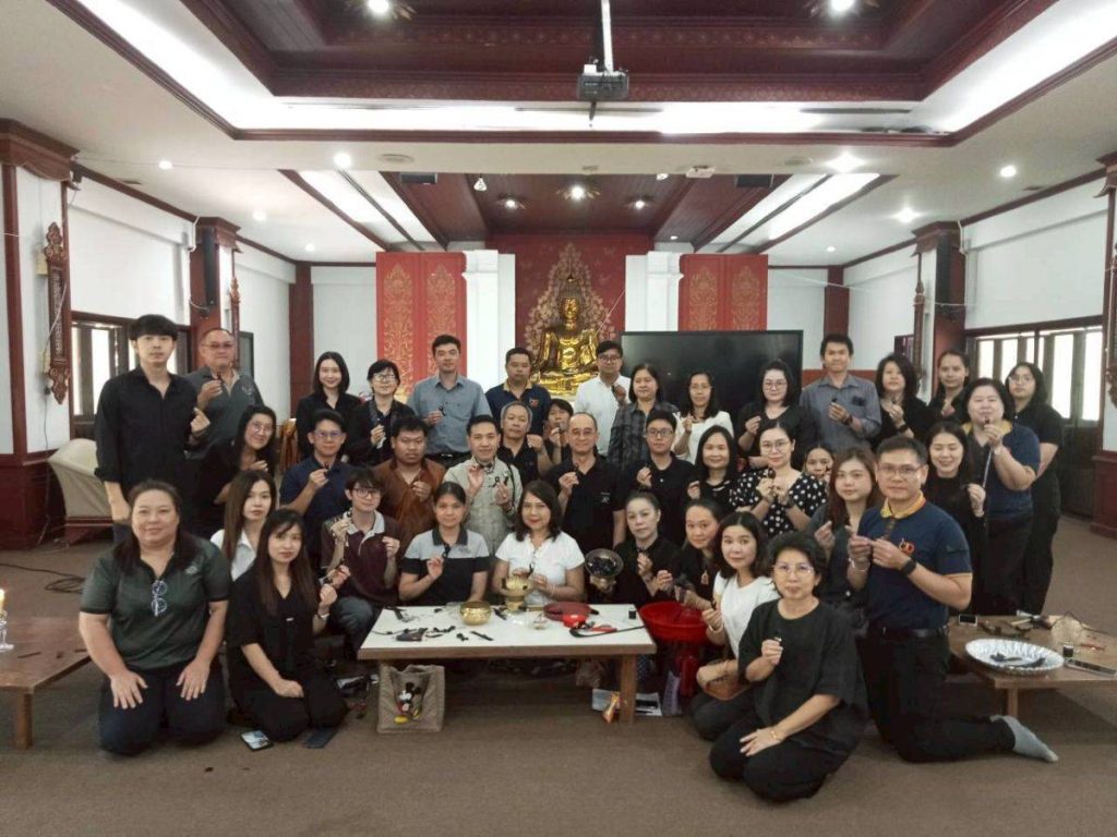 ชาว มทร.ล้านนา ทำโบว์สีดำถวายความอาลัย 5,000 ชิ้นสะท้อนพลังแห่งความจงรักภักดี น้อมรำลึกพระมหากรุณาธิคุณ 13 Talknews Online