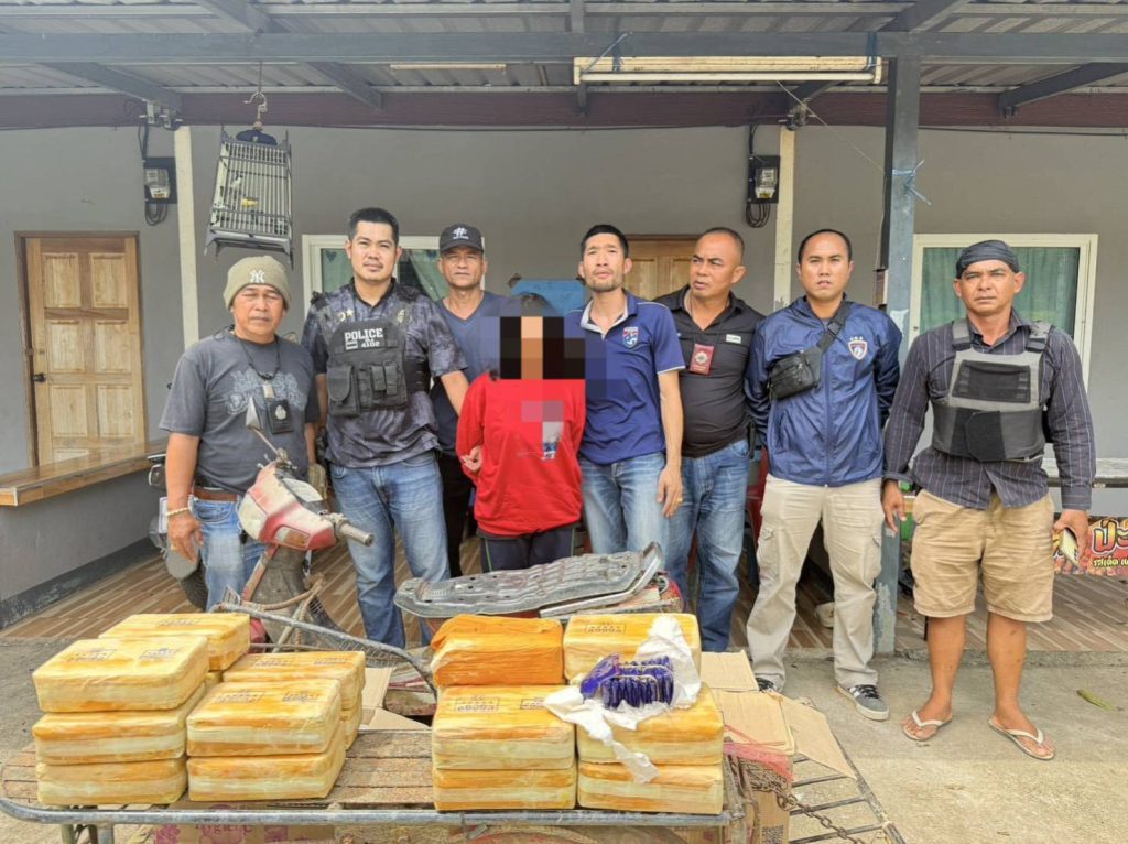 พังงา-ตำรวจพังงาแกะรอยพัสดุจากแม่ฮ่องสอนส่งถึงอำเภอตะกั่วทุ่งรวบผู้รับเครือข่ายค้ายาเสพติดสำคัญได้ของกลางยาบ้ากว่า2แสนเม็ด 13 Talknews Online