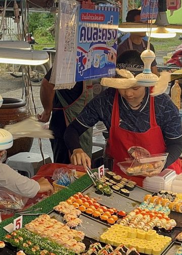 จ.ตราด ตลาดนัดบ่อไร่สุดคึกคัก! แห่ใช้สิทธิ “คนละครึ่ง” พร้อมรับลมหนาวแรกของปี 14 จ.ตราด ตลาดนัดบ่อไร่สุดคึกคัก! แห่ใช้สิทธิ “คนละครึ่ง” พร้อมรับลมหนาวแรกของปี