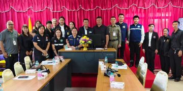 จังหวัดแพร่ "มอบให้" คณะทำงานวิเคราะห์สาเหตุการเกิดอุบัติเหตุทางถนนฯและหน่วยงานฯ ลงพื้นที่วิเคราะห์อุบัติเหตุที่บ้านห้วยแก๊ต หมู่ 2 ต.ห้วยโรง อ.ร้องกวางฯ 32 จังหวัดแพร่ “มอบให้” คณะทำงานวิเคราะห์สาเหตุการเกิดอุบัติเหตุทางถนนฯและหน่วยงานฯ ลงพื้นที่วิเคราะห์อุบัติเหตุที่บ้านห้วยแก๊ต หมู่ 2 ต.ห้วยโรง อ.ร้องกวางฯ