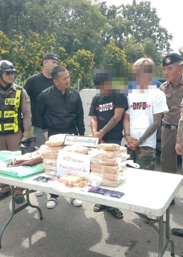 กาฬสินธุ์ตร.เมืองกาฬสินธุ์ตั้งจุดตรวจกวดขันวินัยจราจร รวบนักบินส่งยาบ้า 2 แสนเม็ด 15 กาฬสินธุ์ตร.เมืองกาฬสินธุ์ตั้งจุดตรวจกวดขันวินัยจราจร รวบนักบินส่งยาบ้า 2 แสนเม็ด