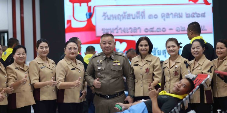 ตำรวจกาฬสินธุ์ร่วมบริจาคโลหิตถวายเป็นพระราชกุศล พระบรมราชชนนีพันปีหลวง เสด็จสวรรคต ครบ 7 วัน (สัตตมวาร) 12 ตำรวจกาฬสินธุ์ร่วมบริจาคโลหิตถวายเป็นพระราชกุศล พระบรมราชชนนีพันปีหลวง เสด็จสวรรคต ครบ 7 วัน (สัตตมวาร)