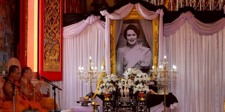 พิธีบำเพ็ญพระราชกุศลครบ ๗ วัน (สัตตมวาร) ถวายแด่ สมเด็จพระบรมราชชนนีพันปีหลวง ณ วัดบางพลีใหญ่กลาง 12 พิธีบำเพ็ญพระราชกุศลครบ ๗ วัน (สัตตมวาร) ถวายแด่ สมเด็จพระบรมราชชนนีพันปีหลวง ณ วัดบางพลีใหญ่กลาง