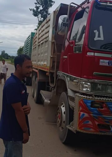 ชัยภูมิวงจรปิดจับภาพรถบรรทุกพ่วง 22ล้อหลุดพร้อมกัน2ล้อไปคนล่ะทิศกลางสี่แยก