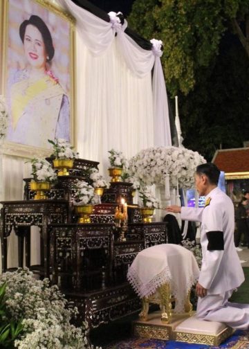 วัดพระแท่นศิลาอาสน์ อ.ลับแล จ.อุตรดิตถ์จัดพิธีบำเพ็ญกุศลสัตตมวาร( 7 วัน) ถวาย สมเด็จพระนางเจ้าสิริกิติ์ พระบรมราชินีนาถ พระบรมราชชนนีพันปีหลวง