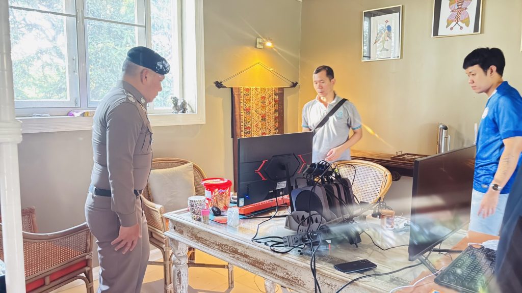 ตำรวจเชียงราย รวบ 4 คนจีน เช่าบ้านกลางเมืองเชียงราย พร้อมคอมพิวเตอร์ และอุปกรณ์อิเล็กทรอนิกส์จำนวนมาก 13 Talknews Online