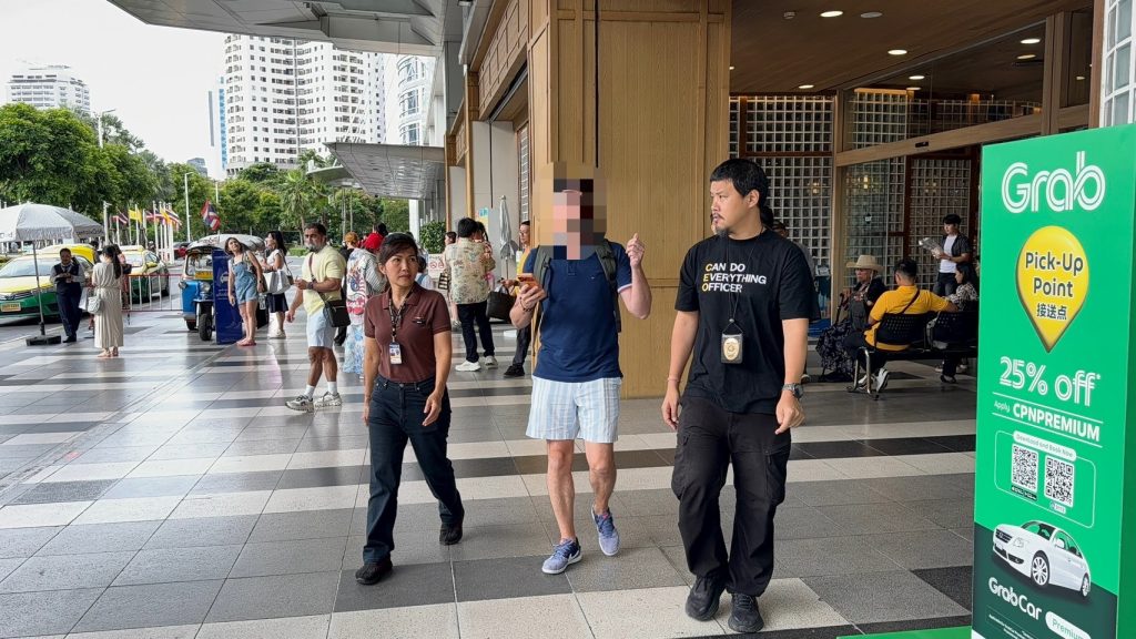 สตม.รวบหนุ่มแดนฝอยทอง สแกมเมอร์ระดับโลก หลังก่อคดีฉ้อโกงคริปโตฯ และบัตรเครดิต มูลค่าความเสียหายเกือบ 2 หมื่นล้าน หนีกบดานหลายทวีป ก่อนจนมุมคาห้างดัง กลางกรุงเทพฯ 13 Talknews Online