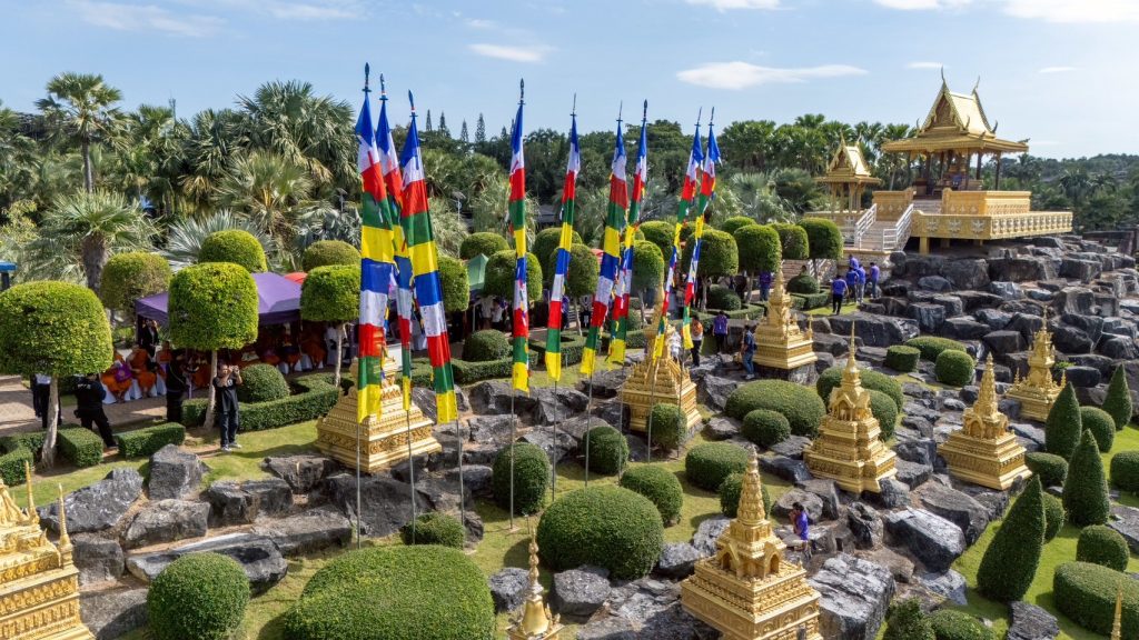 สวนนงนุชพัทยา จัดพิธีเปลี่ยนธงมนตรา 9 ต้น เสริมสิริมงคล รับพลังแห่งศรัทธาและพลังบวกจากธรรมชาติ 13 Talknews Online