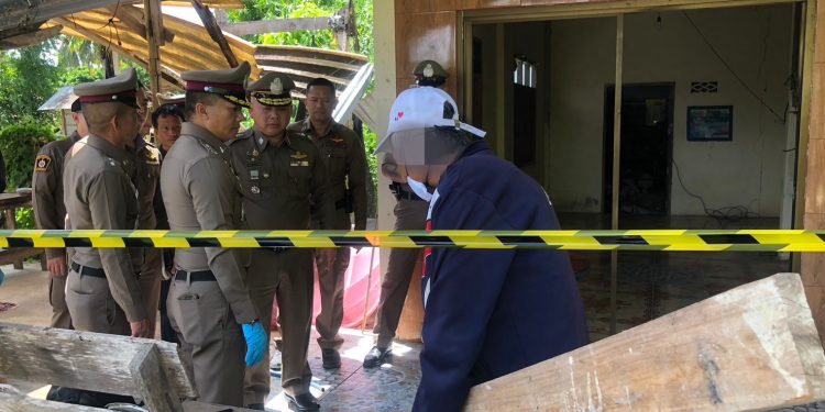 กาฬสินธุ์ ตร.คุมตัวพ่อเลี้ยงโหดทุบหัวหนุ่มอาการทางจิตทำแผน ผู้การสั่งขยายผลตามเครือข่ายยาบ้า 12 กาฬสินธุ์ ตร.คุมตัวพ่อเลี้ยงโหดทุบหัวหนุ่มอาการทางจิตทำแผน ผู้การสั่งขยายผลตามเครือข่ายยาบ้า