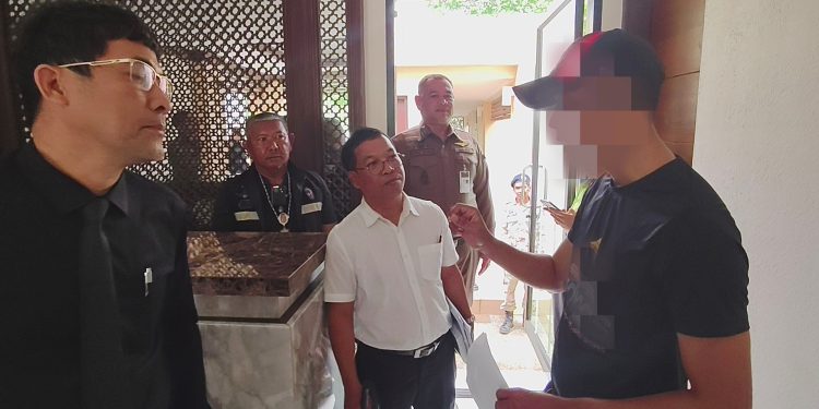 พังงา รองผู้ว่าราชการการจังหวัดพังงา นำกำลังเจ้าหน้าที่ฝ่ายปกครอง ตำรวจ และหน่วยงานที่เกี่ยวข้องจับกวาดล้างธุรกิจผิดกฎหมายชาวต่างชาติ 12 พังงา รองผู้ว่าราชการการจังหวัดพังงา นำกำลังเจ้าหน้าที่ฝ่ายปกครอง ตำรวจ และหน่วยงานที่เกี่ยวข้องจับกวาดล้างธุรกิจผิดกฎหมายชาวต่างชาติ