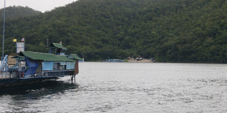 กาญจนบุรี – มท. 3 ลงพื้นที่อำเภอแรกเพื่อรับฟังปัญหาความเดือดร้อนของประชาชนในพื้นที่อำเภอศรีสวัสดิ์ ก่อนนำเข้าสภาเร่งแก้ปัญหาความเดือดร้อนชาวบ้าน 3 ประเด็น คือปัญหาที่ดินทับซ้อนในเขตอุทยาน ปัญหาน้ำ และปัญหาช้างป่ากำลังเพิ่มปริมาณเกือบ 1 พันตัว