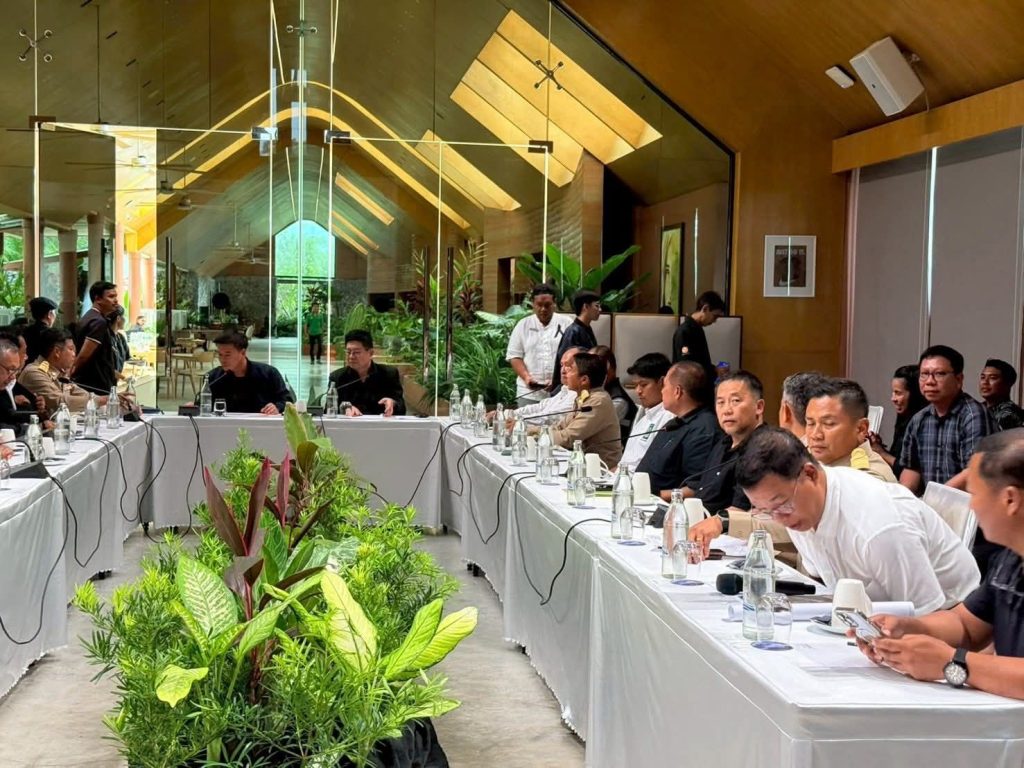 พังงา สมาชิกสภาผู้แทนราษฎรจังหวัดพังงา เขต 2 นัดหน่วยงานที่เกี่ยวข้องแก้ปัญหาน้ำท่วมเมืองท่องเที่ยวเจอเจ้าของที่ใจบุญอุทิศที่ทำท่อระบายน้ำแก้ปัญหาน้ำท่วมเมืองท่องเที่ยวย่านเขาหลัก 13 Talknews Online