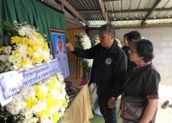 กาฬสินธุ์เชิดชูเกียรติจ.ส.อ.พลพร นักรบภูมะเขือ รู้ป่วยมะเร็งระยะสุดท้ายแต่สู้ไม่ถอย 18 กาฬสินธุ์เชิดชูเกียรติจ.ส.อ.พลพร นักรบภูมะเขือ รู้ป่วยมะเร็งระยะสุดท้ายแต่สู้ไม่ถอย