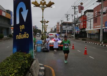 กาญจนบุรี – ผวจ. นำชาวจังหวัดกาญจนบุรี จำนวนกว่า 3,000 คน ร่วม เดิน วิ่ง ป้องกันอัมพาต ครั้งที่ 11 เฉลิมพระเกียรติ แสดงพลังชวนออกกำลังกายป้องกันอัมพาต “ออกกำลังกายเป็นนิสัย ห่างไกลสโตรก”