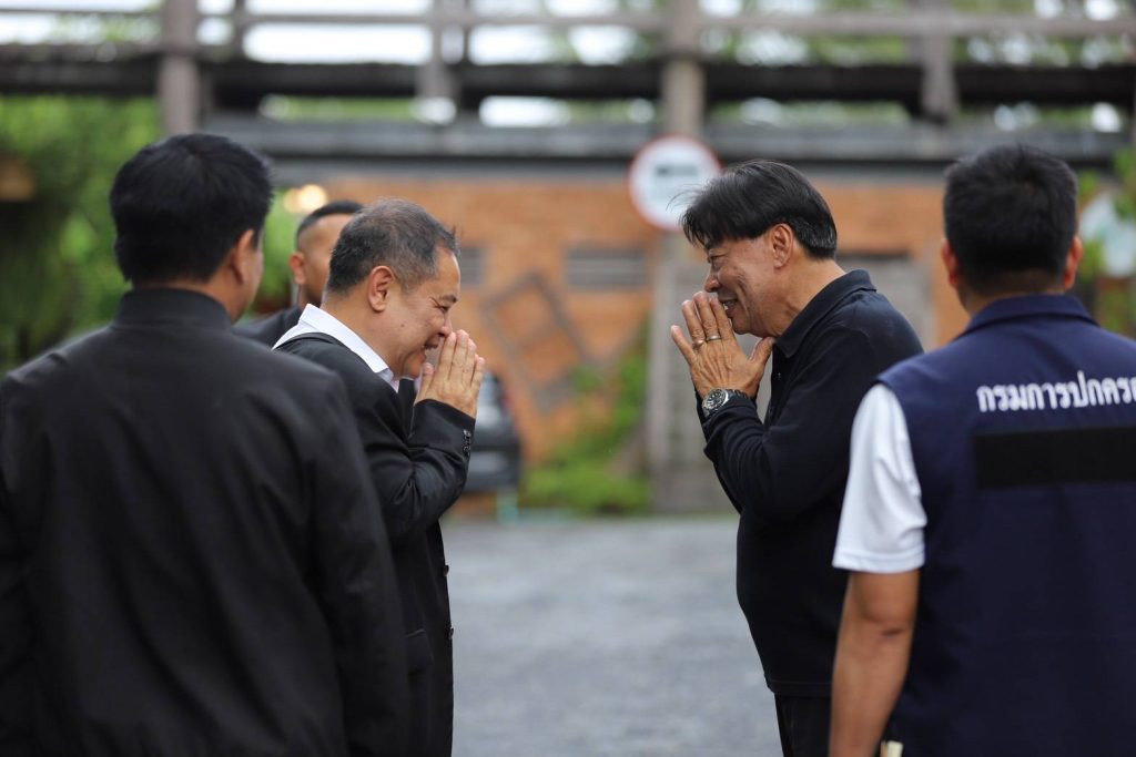 ผู้ว่าฯ เอกวิทย์ ชวนหน่วยงานในจังหวัด ลงพื้นที่อำเภอหนองเสือ รับฟังความคิดเห็น พร้อมเยี่ยมชมเกษตรแปลงใหญ่ สวนกล้วยหอมทองปทุม สินค้า GI ของจังหวัดปทุมธานี 13 Talknews Online