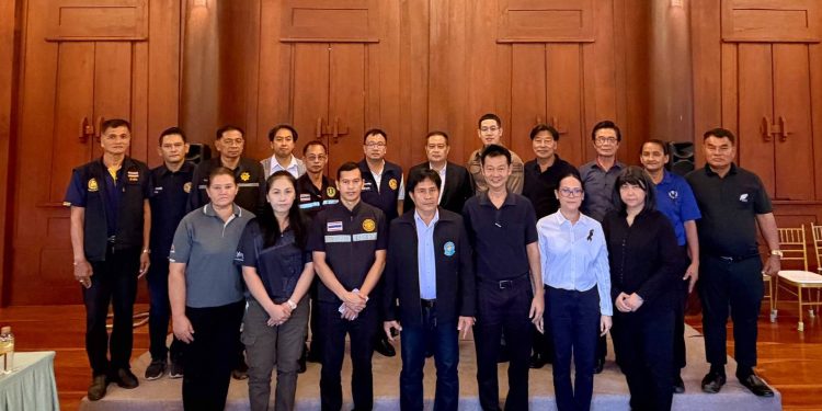 ผู้ว่าฯ เอกวิทย์ ชวนหน่วยงานในจังหวัด ลงพื้นที่อำเภอหนองเสือ รับฟังความคิดเห็น พร้อมเยี่ยมชมเกษตรแปลงใหญ่ สวนกล้วยหอมทองปทุม สินค้า GI ของจังหวัดปทุมธานี