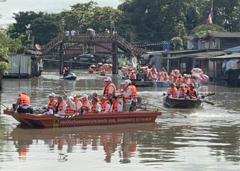 ปทุมธานี สืบสานประเพณีทอดกฐินทางน้ำหนึ่งเดียวในลำลูกกา